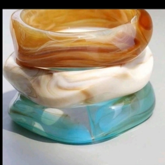 Vintage Jewelry - VINTAGE Set of Three Bangle Bracelets in Cream, Green, and Amber